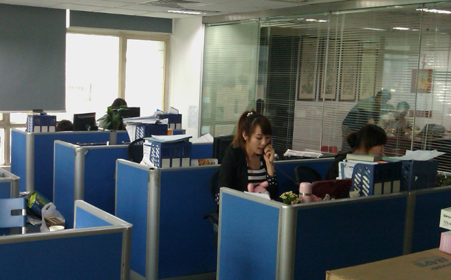 光伏配套设备选型对比：集中式与分布式方案的适用场景分析